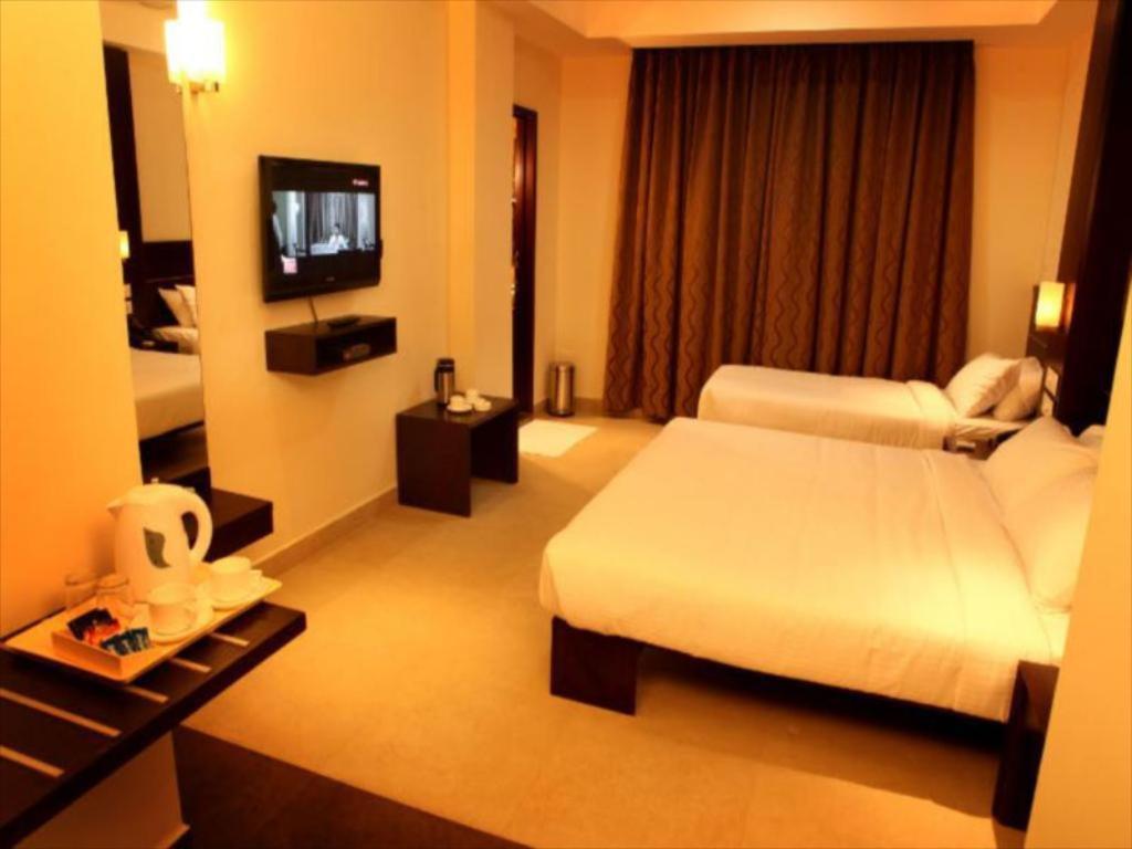 Sunflower Hotel Mysore Extérieur photo